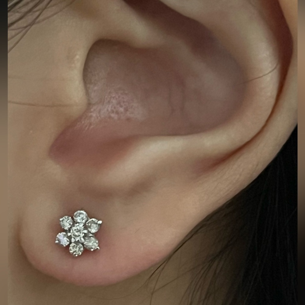 🚫SOLD🚫 Solid White Gold .40ctw Diamond Flower Stud Earrings - Picture 8 of 8